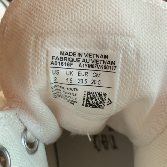 NWOB CTConverse All Star high top embroidered butterfly, US size 2 youth - Picture 6 of 6